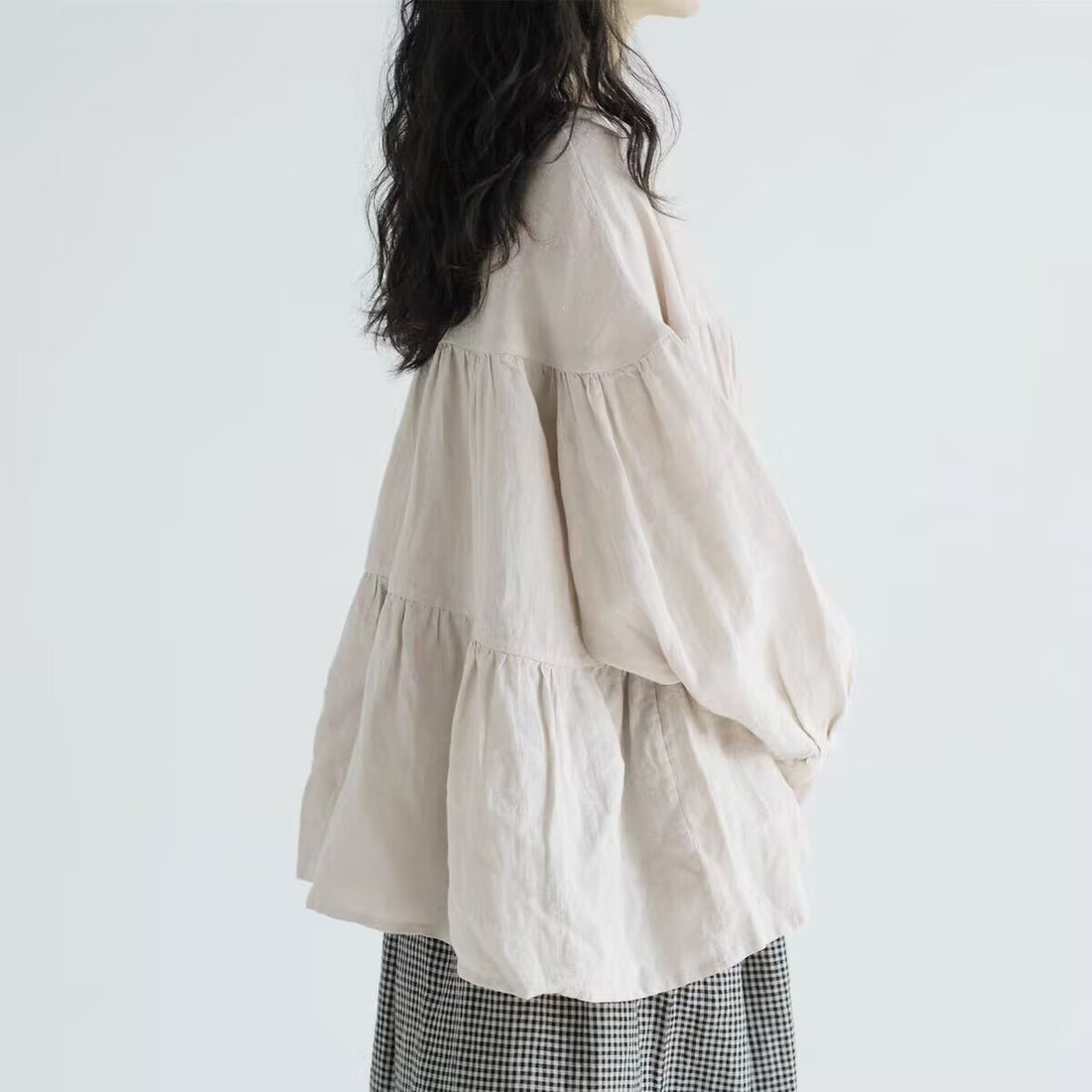 Camiseta tipo muñeca fluida de cuello redondo para mujer